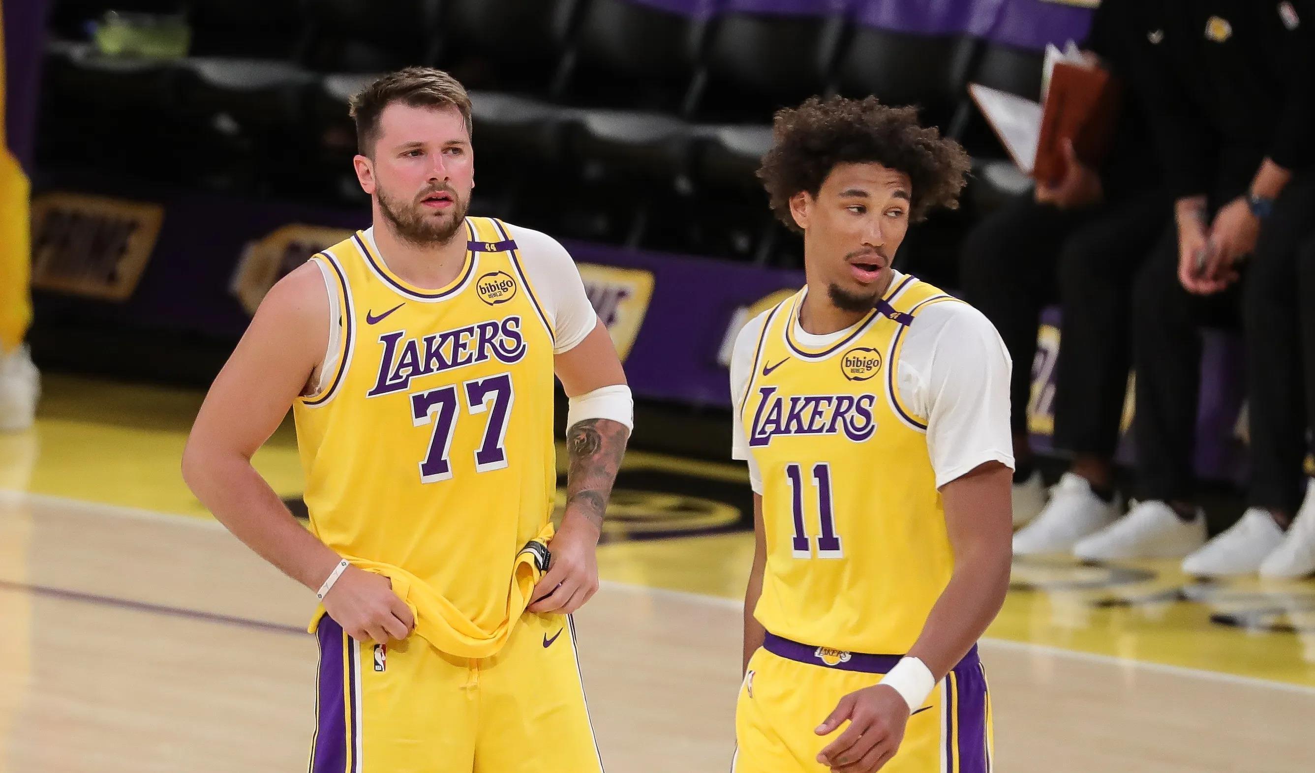 yy易游体育包含洛杉矶湖人训练开放日；转会期官宣签约引欢呼；CBA常规赛在即；球探报告显示潜力的词条