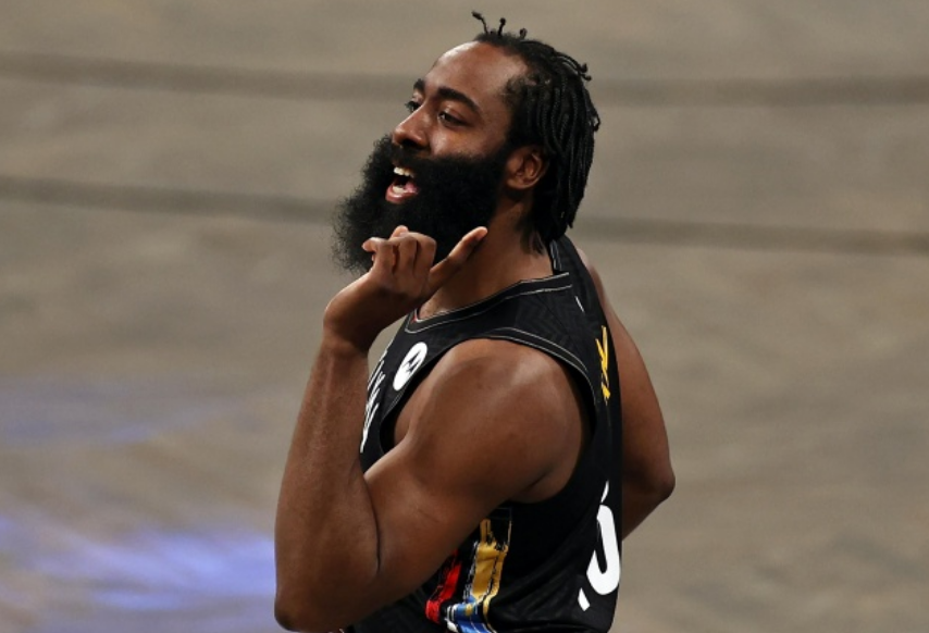 关于阿斯顿维拉训练开放日；冲刺阶段更衣室发声引欢呼；NBA季后赛在即；年轻球员得到机会的信息