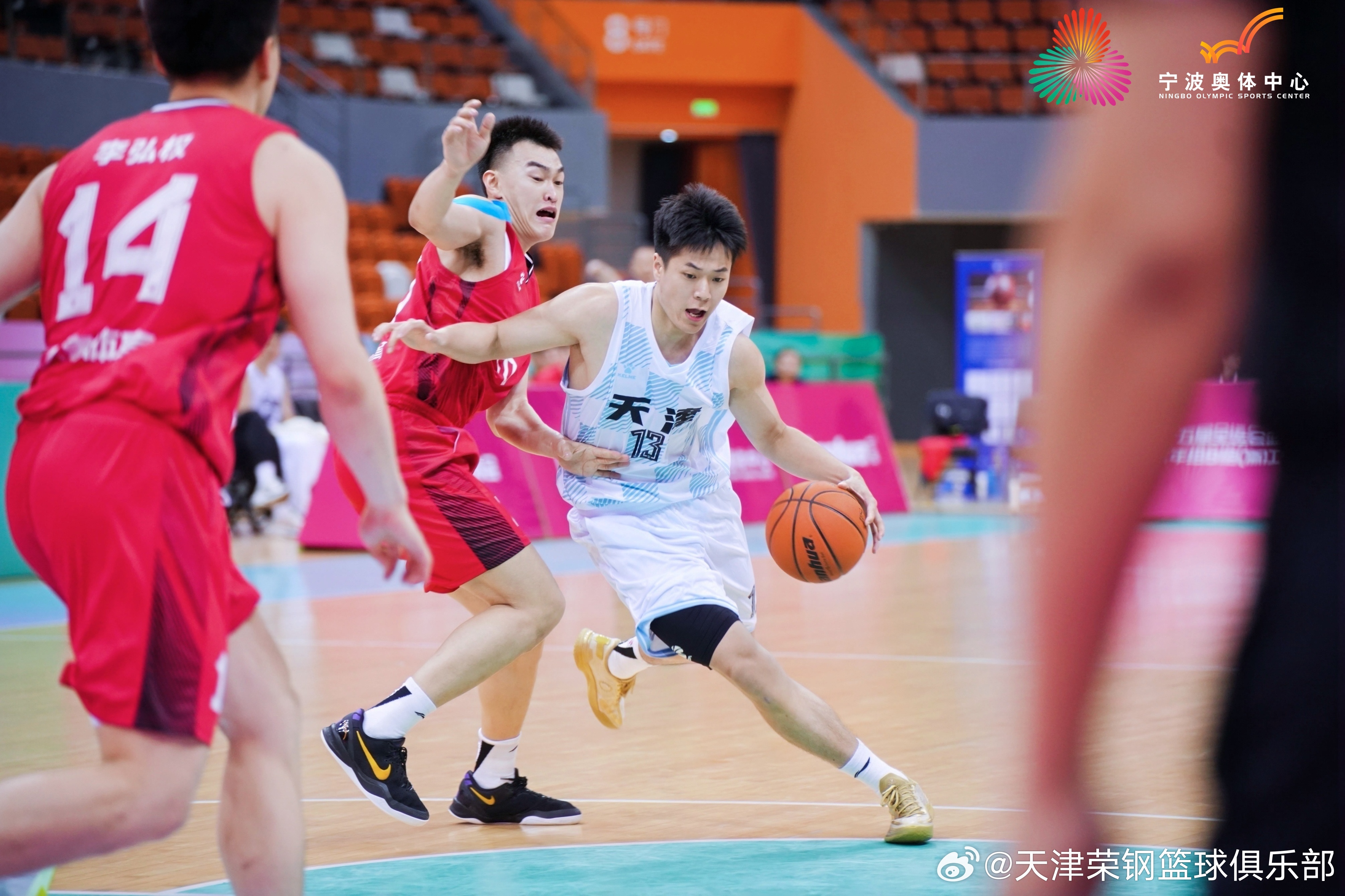 CBA季后赛倒计时；上海海港冲刺阶段战术微调；细节引发关注；话题不断；赛季目标并未改变的简单介绍