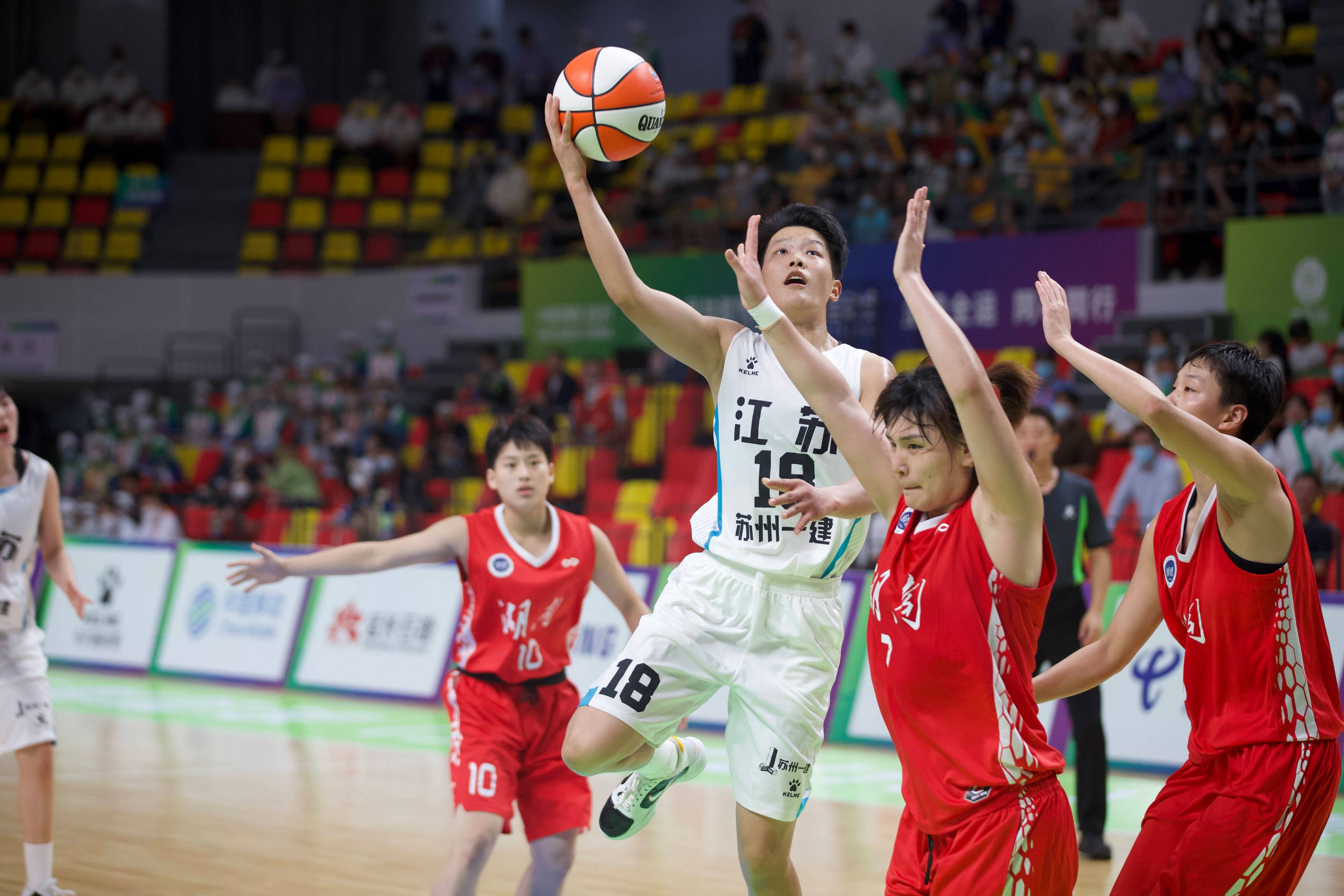 赛前广州队备战CBA常规赛；篮板制胜细节曝光；目标明确；年轻球员得到机会的简单介绍