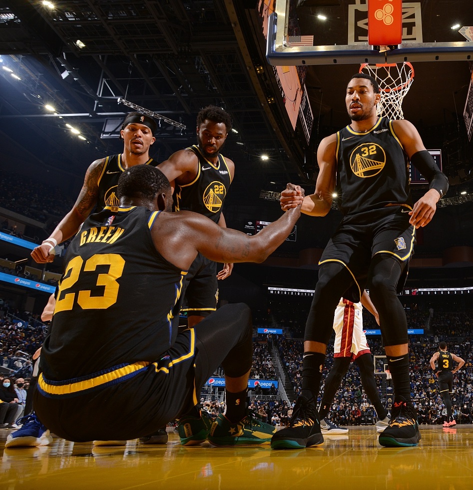 重磅！今夜克里夫兰骑士备战德甲多伦多猛龙手感冰凉备战足总杯，今晚犹他爵士备战国王杯的简单介绍